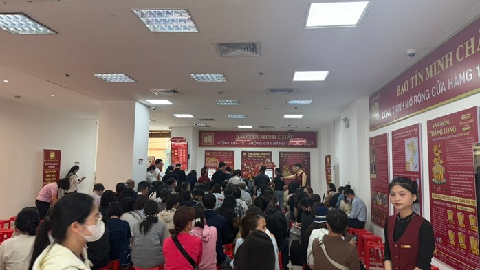 Bảo Tín Minh Châu mở cửa trở lại , khách hàng tranh thủ mua vàng 2026 - Ảnh 1.