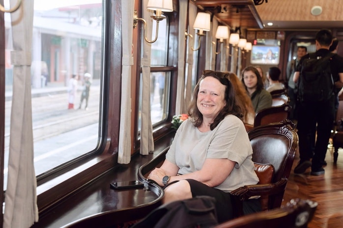 Bất ngờ với giao diện "tím Huế mộng mơ" của đoàn tàu di sản miền Trung - Ảnh 5.