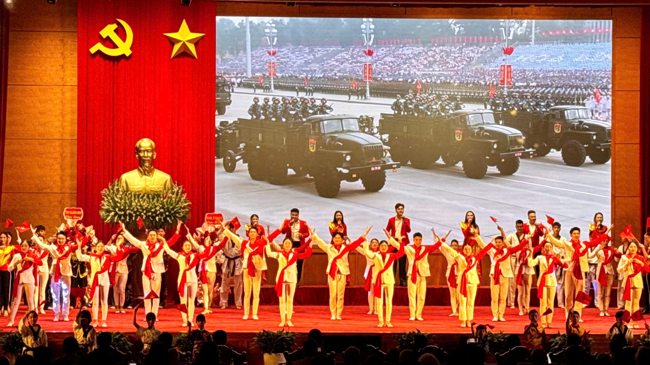 Quảng Ninh kỷ niệm 80 năm Ngày truyền thống ngành Thể dục thể thao- Ảnh 6. Quảng Ninh kỷ niệm 80 năm Ngày truyền thống ngành Thể dục thể thao- Ảnh 6.