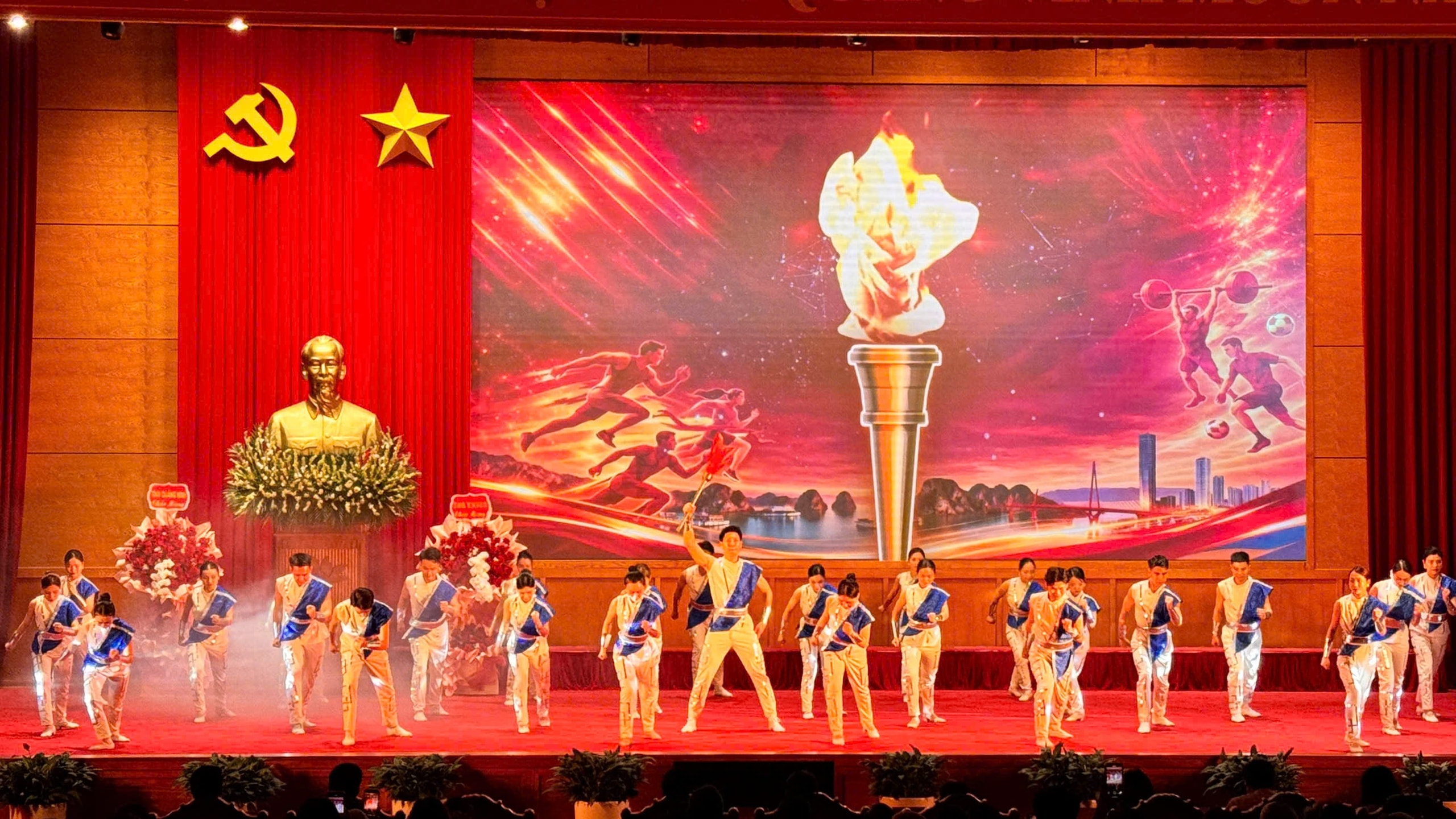 Quảng Ninh kỷ niệm 80 năm Ngày truyền thống ngành Thể dục thể thao- Ảnh 5. Quảng Ninh kỷ niệm 80 năm Ngày truyền thống ngành Thể dục thể thao- Ảnh 5.