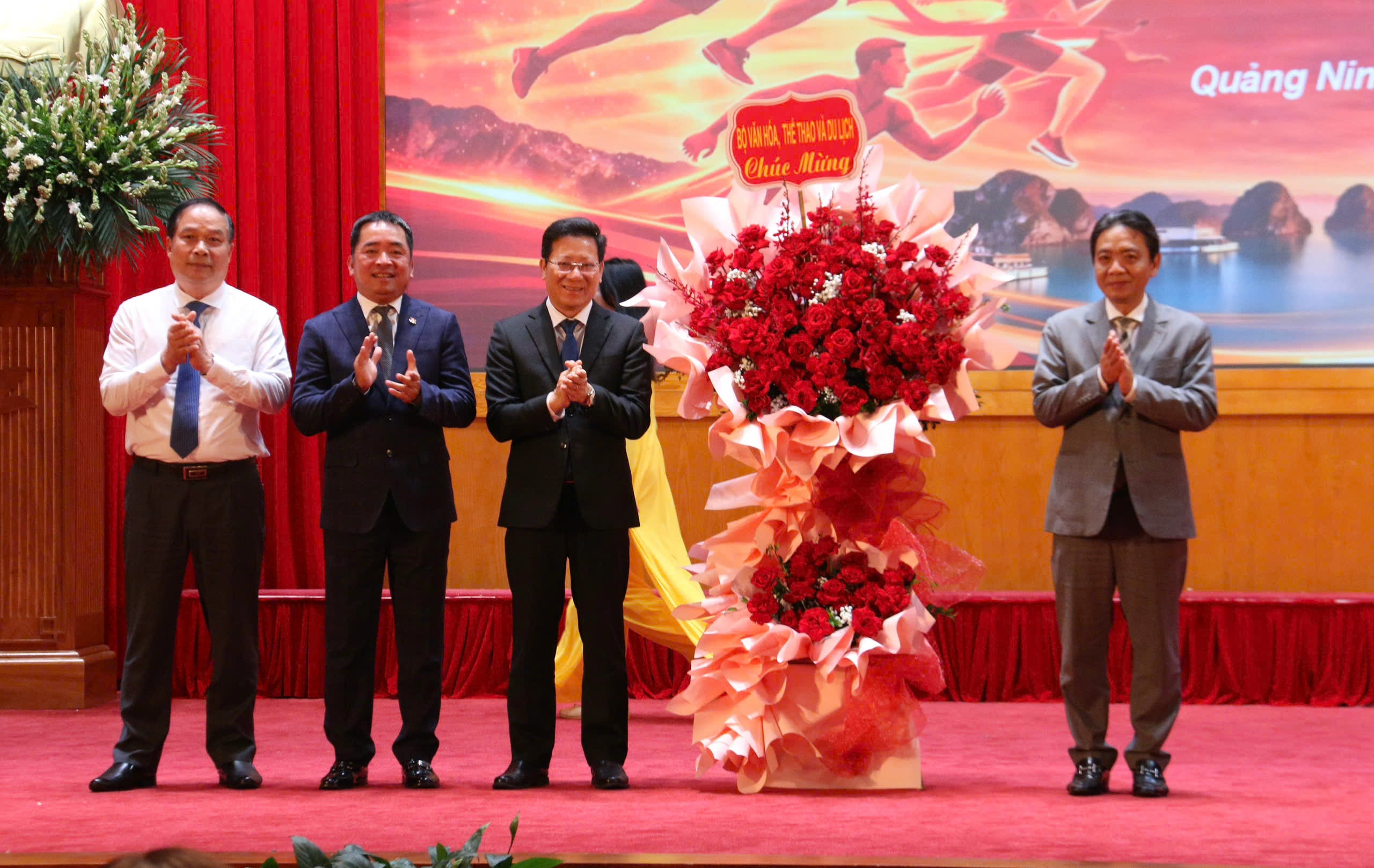 Quảng Ninh kỷ niệm 80 năm Ngày truyền thống ngành Thể dục thể thao- Ảnh 3. Quảng Ninh kỷ niệm 80 năm Ngày truyền thống ngành Thể dục thể thao- Ảnh 3.