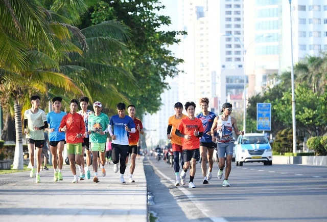 Hơn 12.000 vận động viên tham dự Giải Vô địch quốc gia Marathon - Báo Tiền Phong- Ảnh 2. Hơn 12.000 vận động viên tham dự Giải Vô địch quốc gia Marathon - Báo Tiền Phong- Ảnh 2.