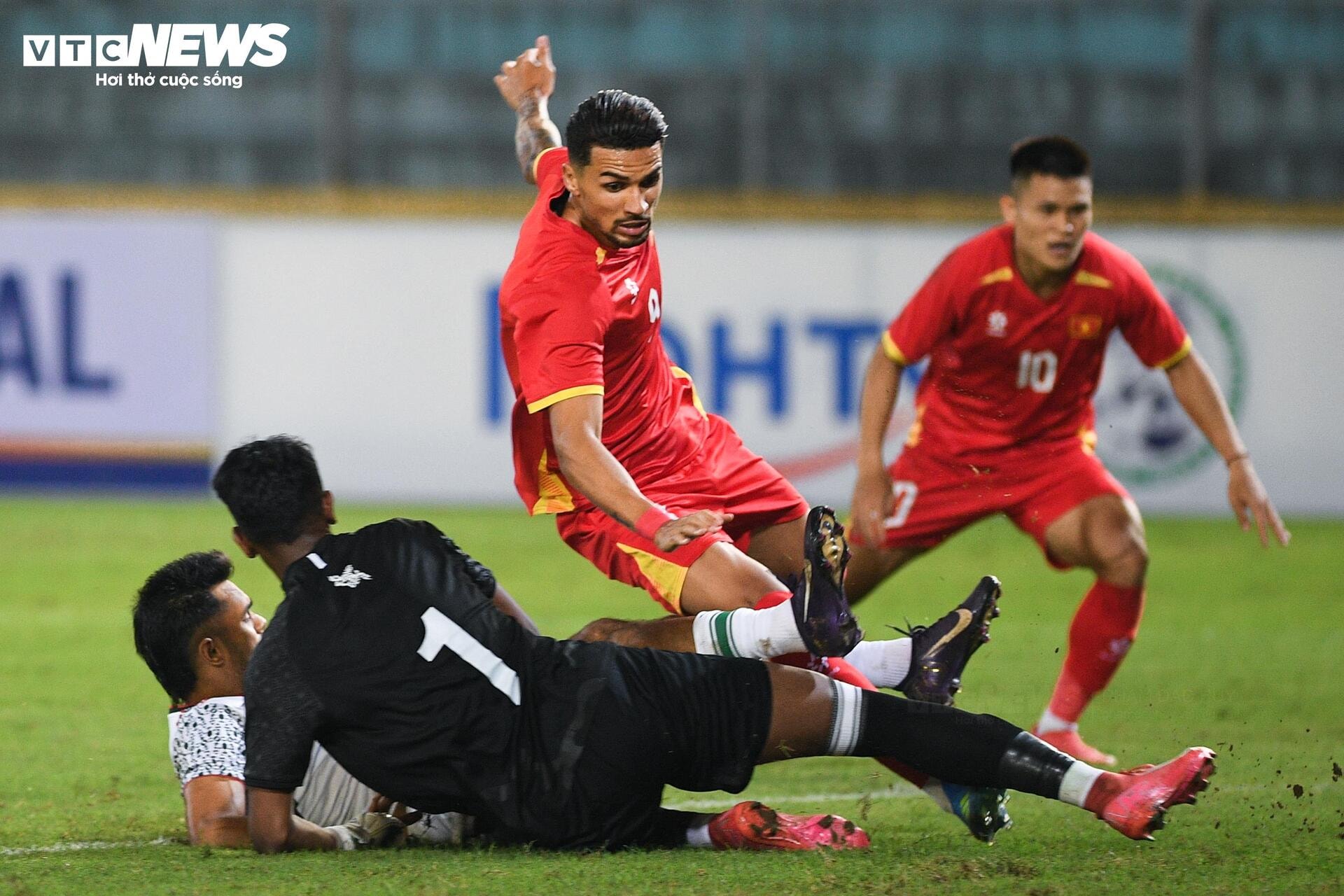 Dàn sao CLB Hà Nội bùng nổ, tuyển Việt Nam thắng dễ Bangladesh - 5