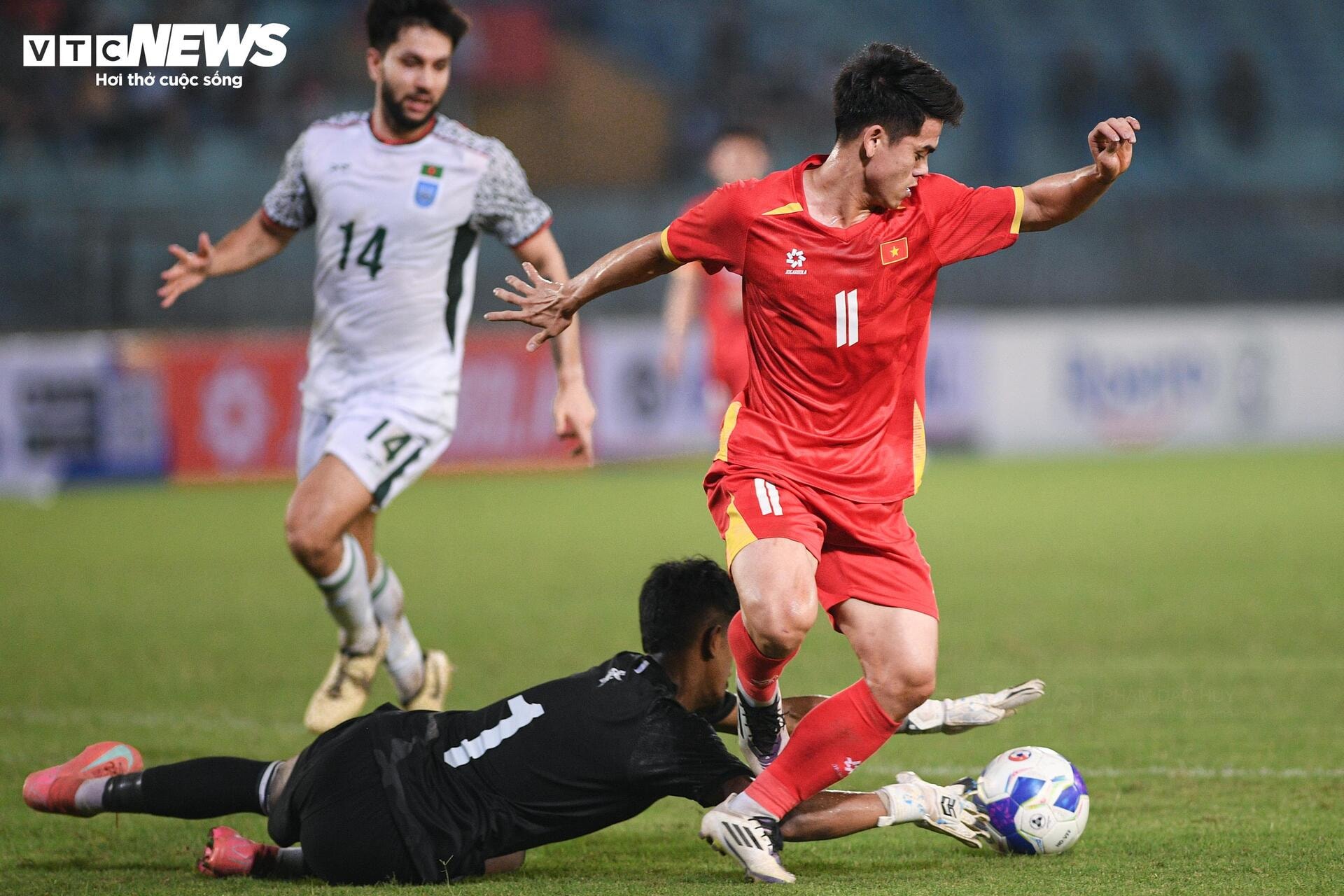 Dàn sao CLB Hà Nội bùng nổ, tuyển Việt Nam thắng dễ Bangladesh - 15