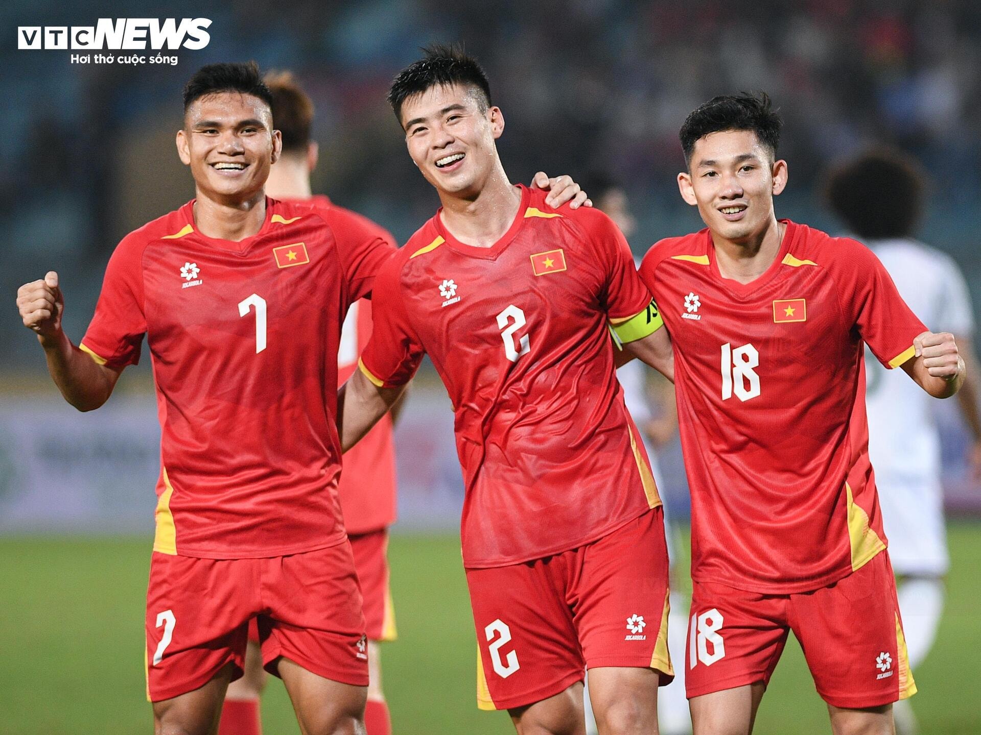 Dàn sao CLB Hà Nội bùng nổ, tuyển Việt Nam thắng dễ Bangladesh - 16