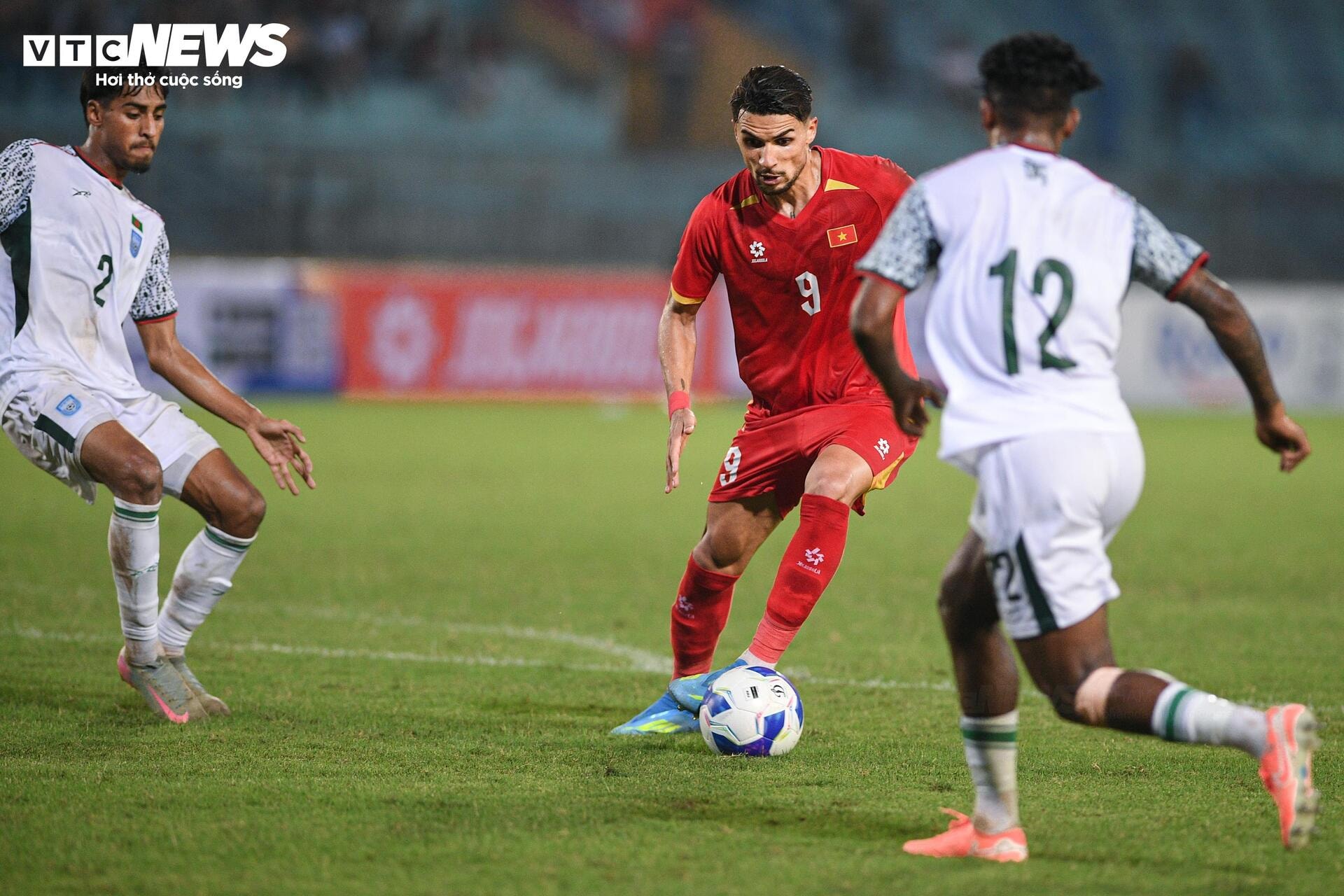 Dàn sao CLB Hà Nội bùng nổ, tuyển Việt Nam thắng dễ Bangladesh - 18