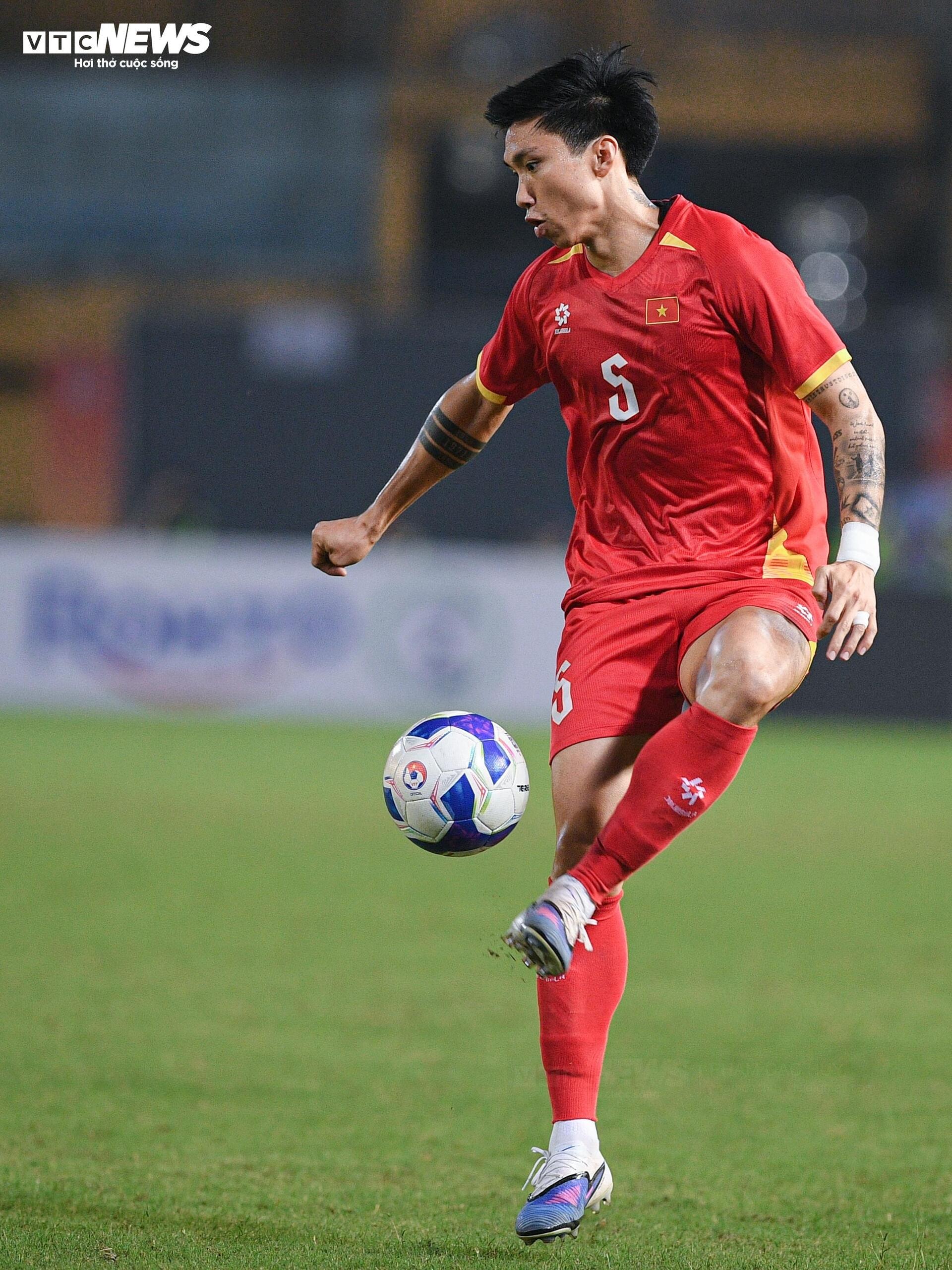 Cận cảnh khoảnh khắc Đoàn Văn Hậu tái xuất ở tuyển Việt Nam sau 3 năm - 4