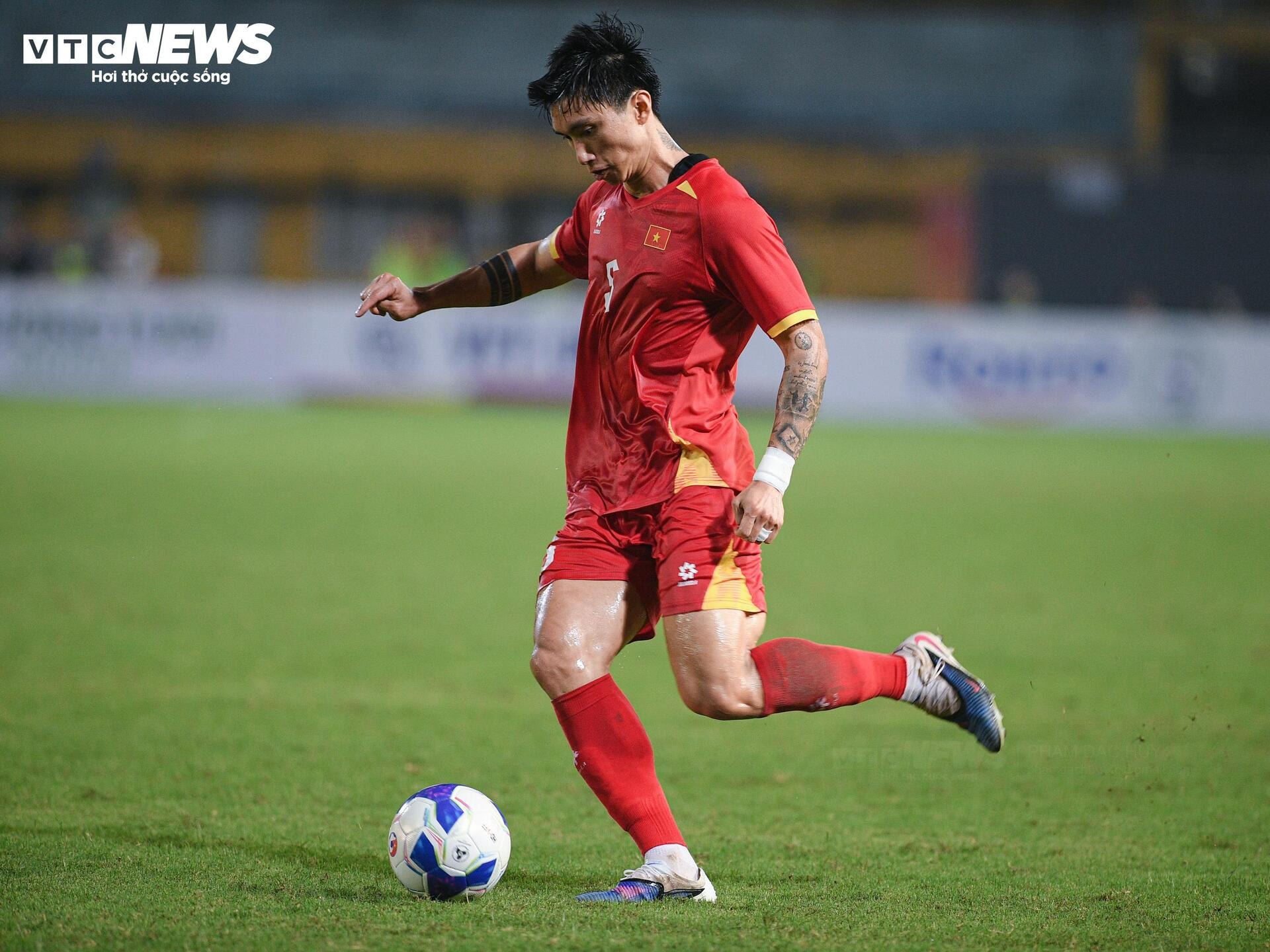 Cận cảnh khoảnh khắc Đoàn Văn Hậu tái xuất ở tuyển Việt Nam sau 3 năm - 7