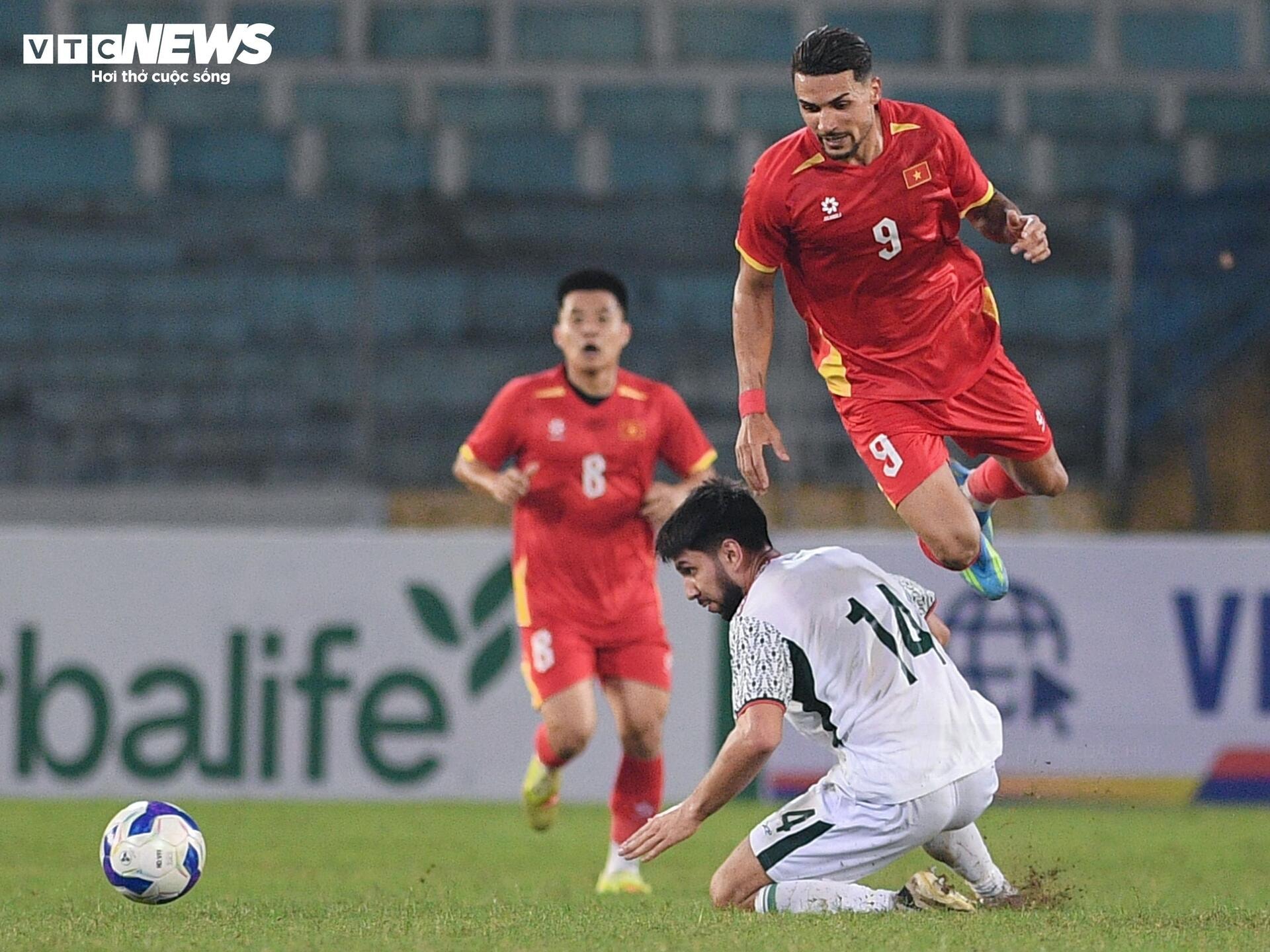 Cận cảnh khoảnh khắc Đoàn Văn Hậu tái xuất ở tuyển Việt Nam sau 3 năm - 13