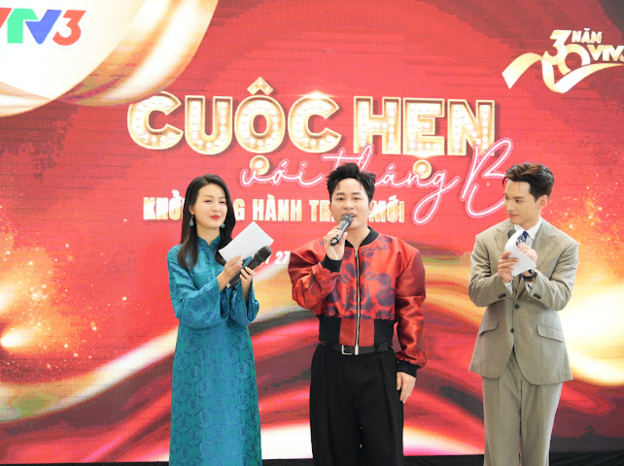 Tùng Dương tiết lộ đóng Táo quân và catwalk cùng Trọng Tấn.