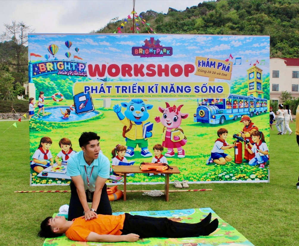 Học sinh tham gia các chương trình kỹ năng sinh tồn, thực hành xử lý tình huống thực tế.