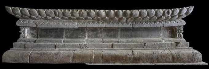 Mặt sau của bàn thờ Phật bằng đá chùa Hương Trai. Ảnh: Sở Văn hóa và Thể thao Hà Nội