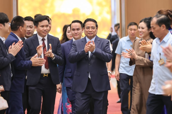 Thủ tướng Phạm Minh Chính cùng các doanh nhân dự hội nghị, ngày 27/3. Ảnh: VGP
