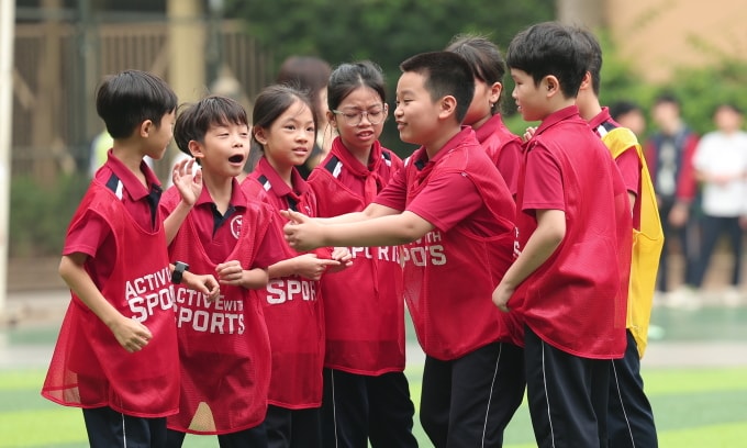 Học sinh tiểu học tham gia các hoạt động vận động tại trường học. Ảnh: Trung Hiếu