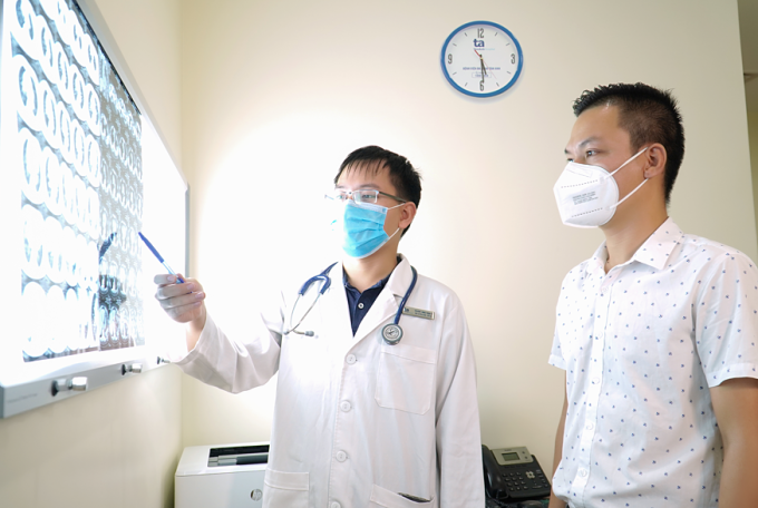 Bác sĩ Đô thăm khám cho người bệnh. Ảnh minh họa: Bệnh viện Đa khoa Tâm Anh Hà Nội