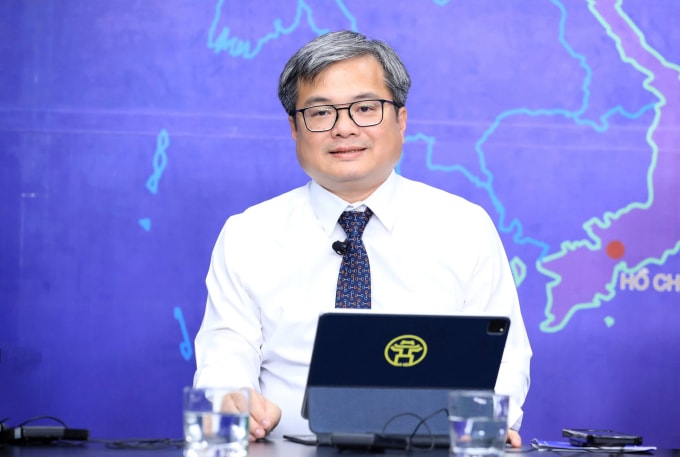 Ông Trương Việt Dũng, Phó chủ tịch UBND TP Hà Nội, phát biểu chiều 27/3. Ảnh: Thu Giang