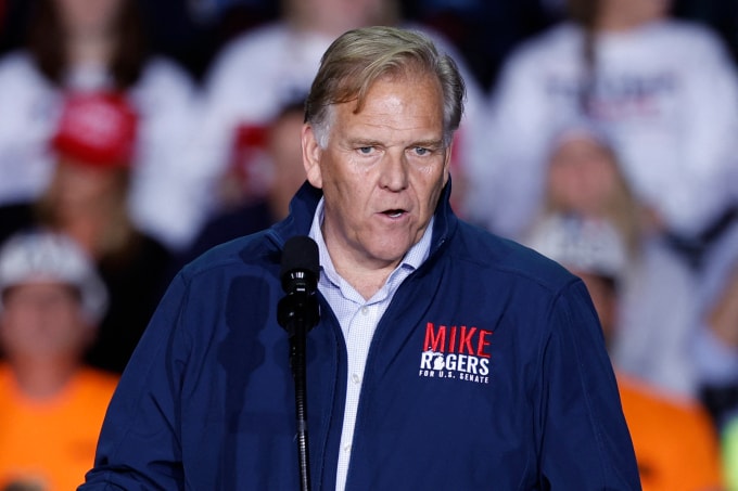 Hạ nghị sĩ Mike Rogers phát biểu tại Michigan năm 2024. Ảnh: AFP