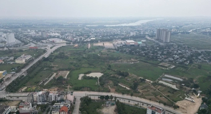 Khu đất số 1A đại lộ Lê Lợi bỏ hoang nhiều năm nay. Ảnh: Lê Hoàng