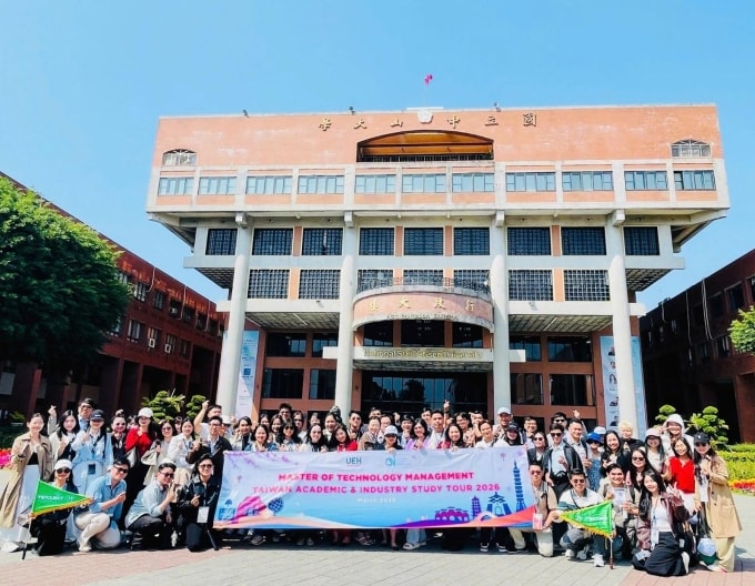 Học viên chương trình Taiwan Academic & Industry Study Tour 2026 tham quan doanh nghiệp và khu công nghệ tại Đài Loan. Ảnh: FWD Digital