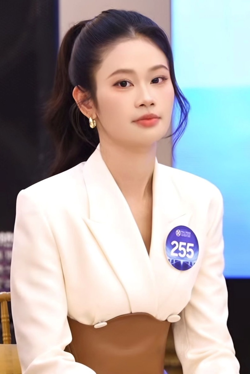 Lê Phương Quyên thuyết trình tại Miss World Vietnam