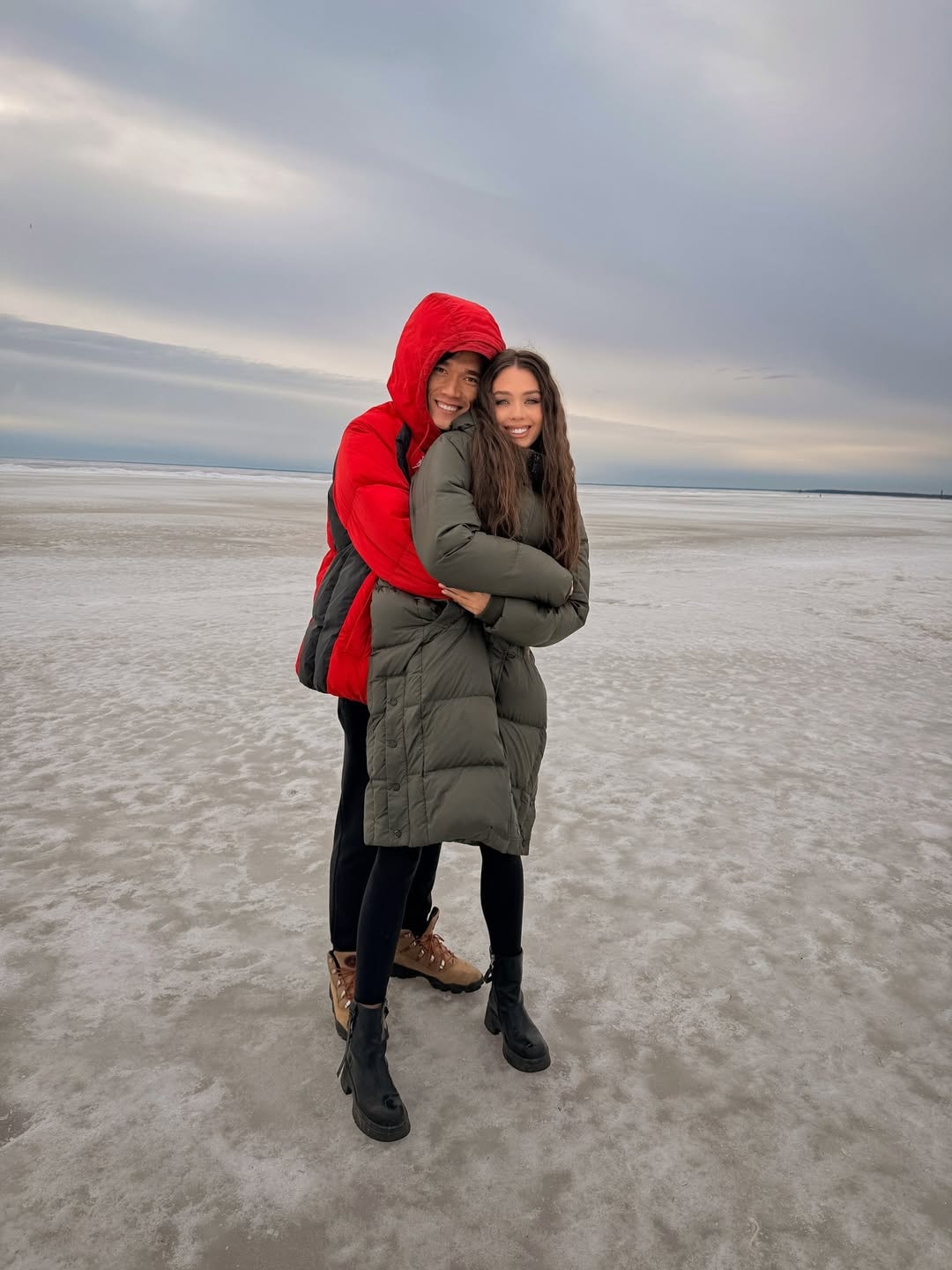 Gia đình Dianka chơi đùa trong tuyết