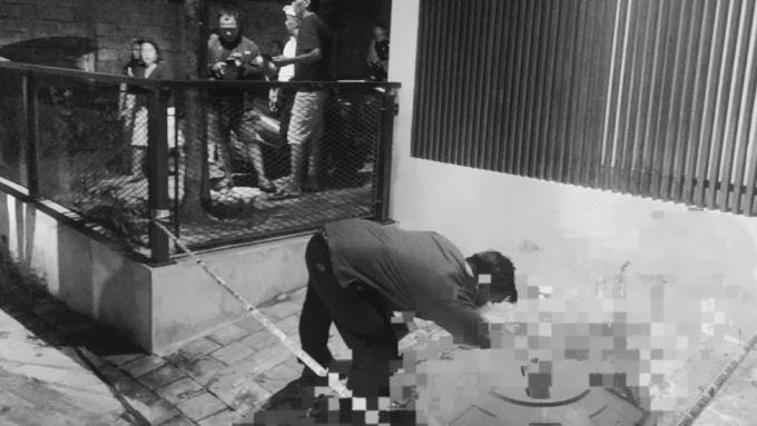 Hiện trường vụ sát hại bên ngoài một biệt thự ở Banjar Anyar Kelod vào tối 23/3. Ảnh: Radar Bali