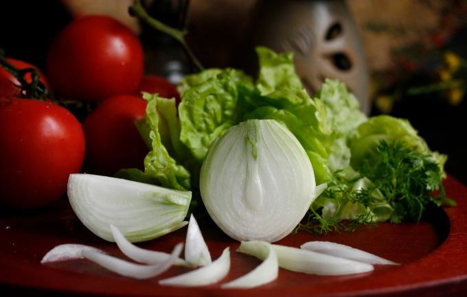 Các loại rau củ thuộc chi Hành (Allium) có khả năng cải thiện đáng kể độ dày thành động mạch cảnh. Ảnh minh họa: Bùi Thủy