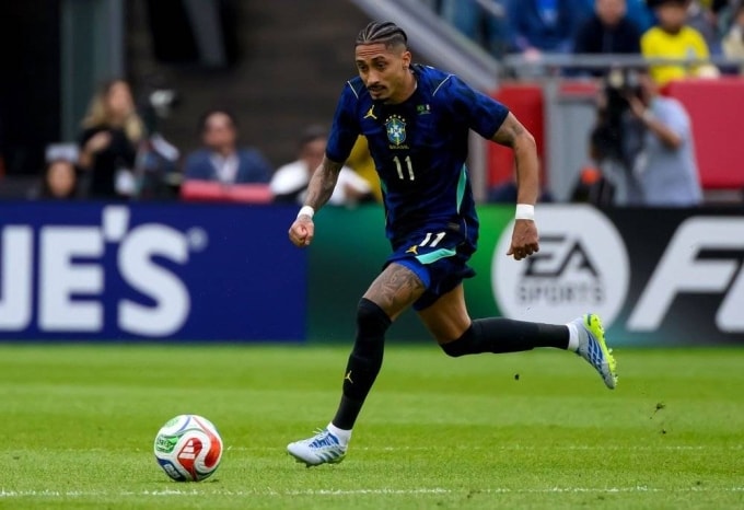 Raphinha thi đấu trong trận giao hữu Pháp 2-1 Brazil ở Mỹ hôm 26/3. Ảnh: EFE