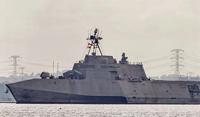 Tàu chiến đấu ven biển USS Santa Barbara tại Singapore hôm 18/3. Ảnh: X/Warship Cam