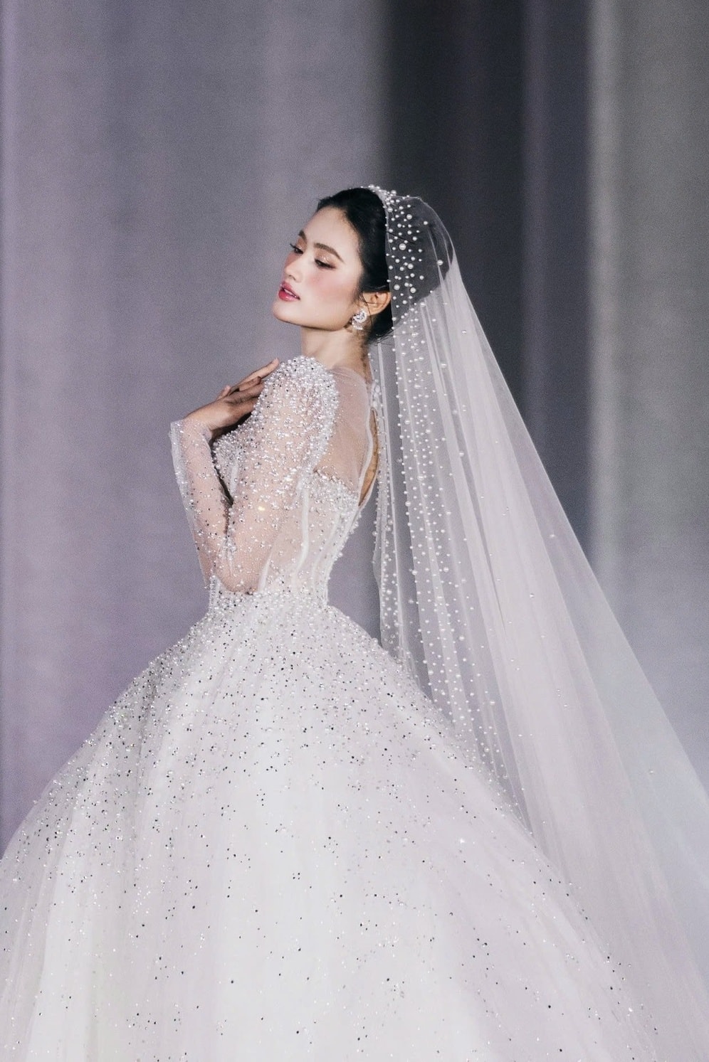 Khả năng catwalk của Ý Nhi