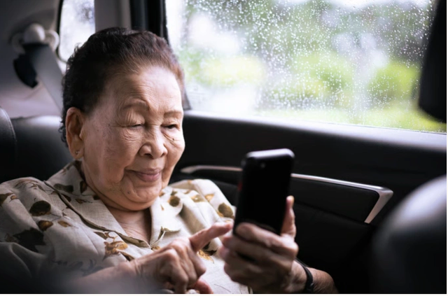 Sập bẫy tình “tổng tài AI", cụ bà U90 viết thư, đòi cưới, chi tiền thật cho tình ảo - Ảnh 2.