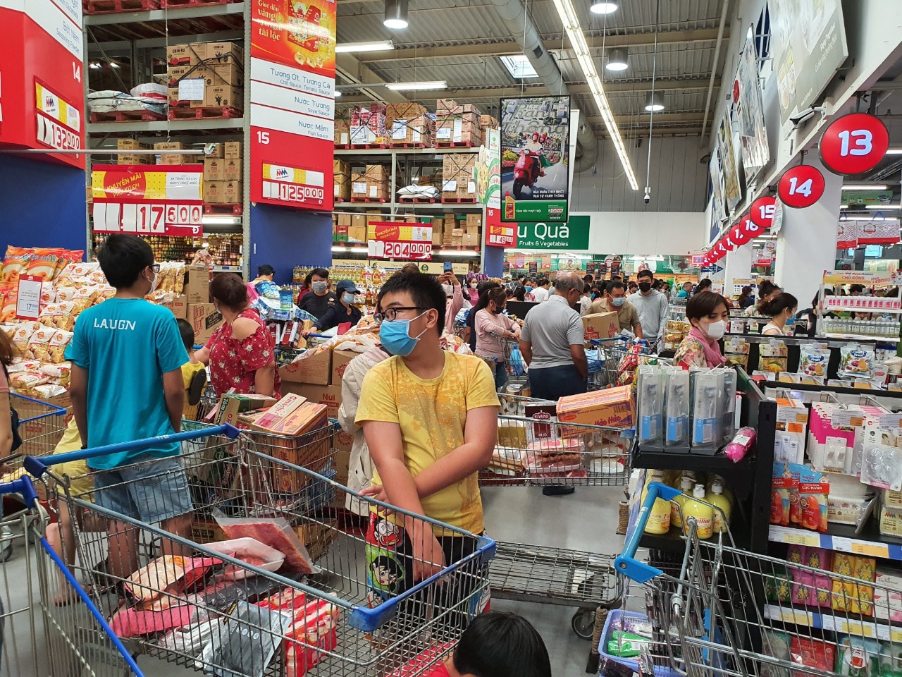 Tác động từ xung đột Trung Đông, chi phí lãi vay tăng cũng bào mòn lợi nhuận doanh nghiệp - Ảnh 2.