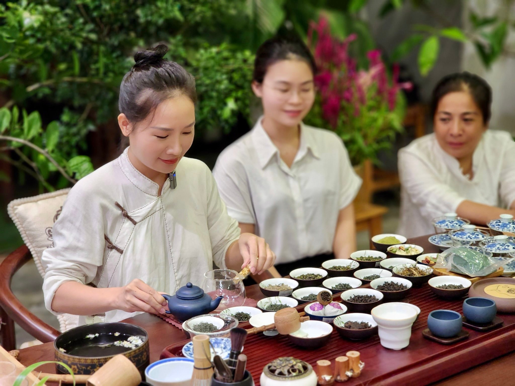 Về xóm trà Sương Mai sống chậm - Ảnh 5.