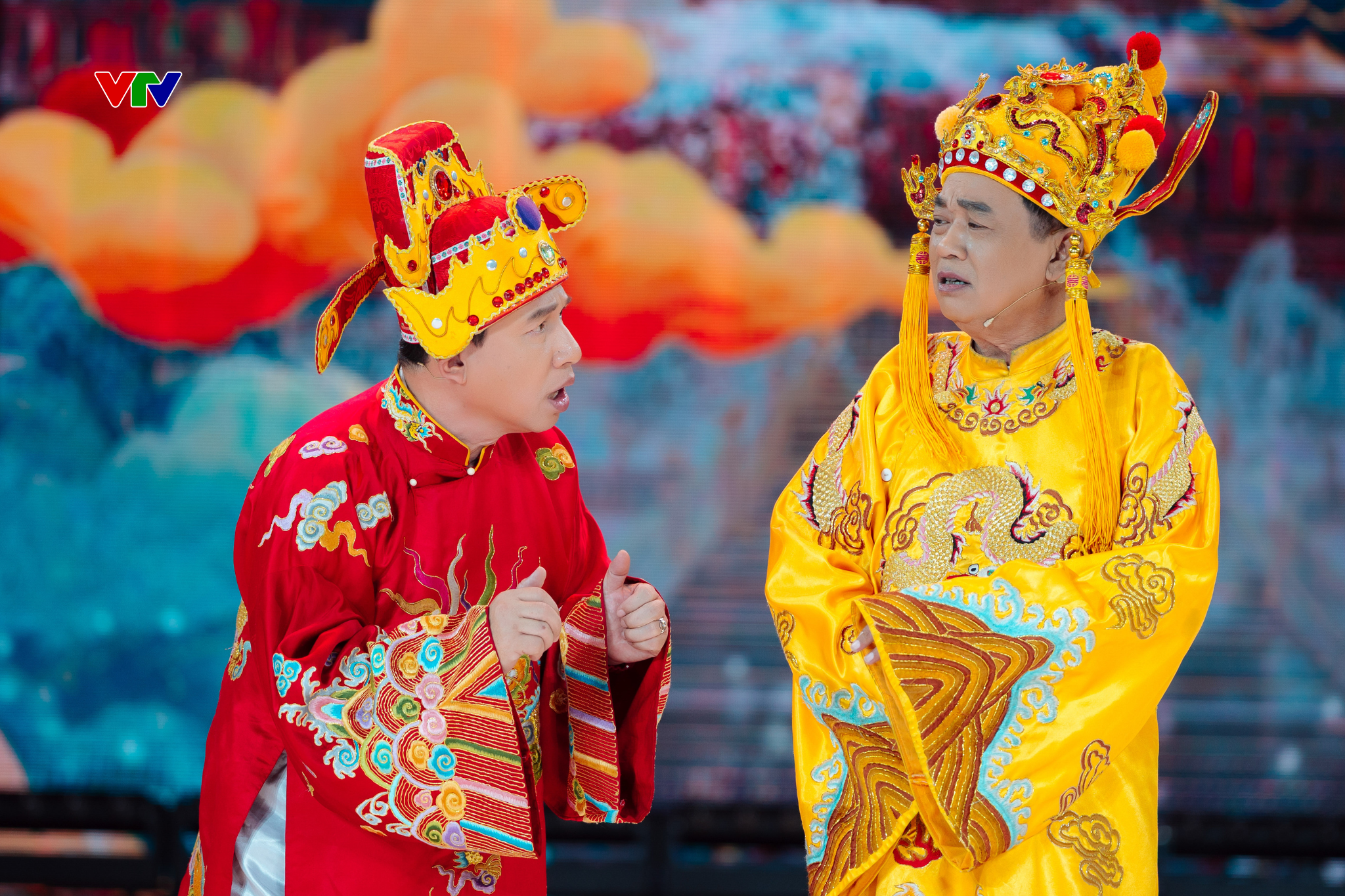 Những màn đối đáp thông minh, những câu hỏi “khó nhằn” từ Ngọc Hoàng cùng cách xử lý tình huống hài hước của các Táo hứa hẹn mang đến một tiết mục vừa quen thuộc, vừa giàu tính thời sự.