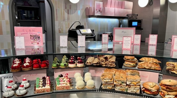 Khu vực quầy đồ ăn tại quán. Ảnh: Tripadvisor