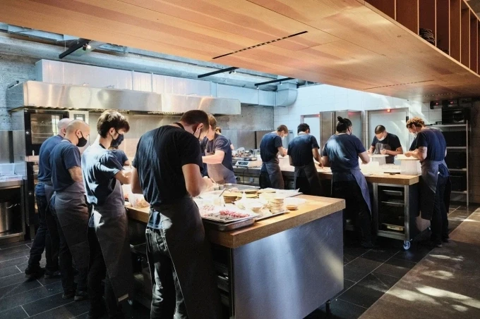 Nhân viên làm việc tại nhà hàng Noma, Copenhagen, Đan Mạch. Ảnh: Thibault Savary/AFP