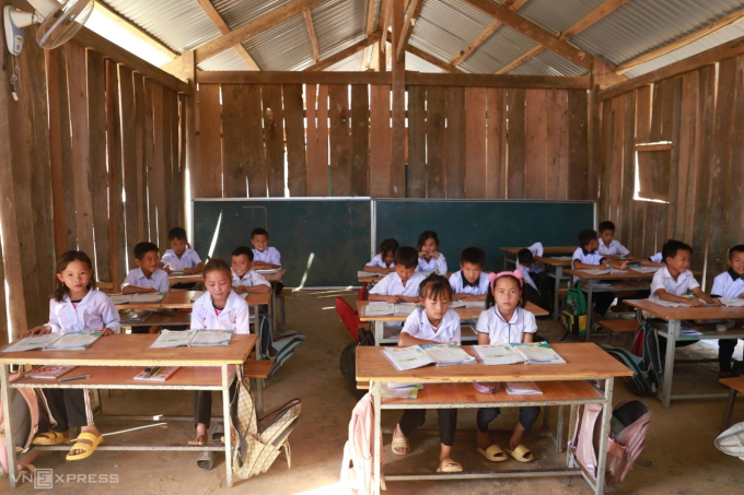 Học sinh điểm trường 179, trường Tiểu học Liêng Srônh, tiểu khu 179, thôn 5, xã Đam Rông 2 đang học bài, ngày 30/12/2025. Ảnh: Nga Thanh