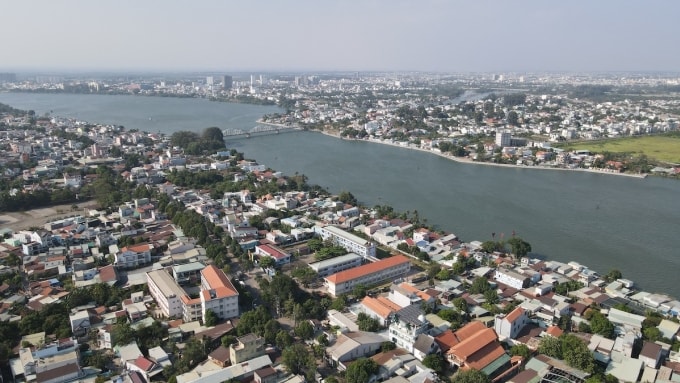 Một góc đô thị Biên Hòa bên sông Đồng Nai. Ảnh: Phước Tuấn