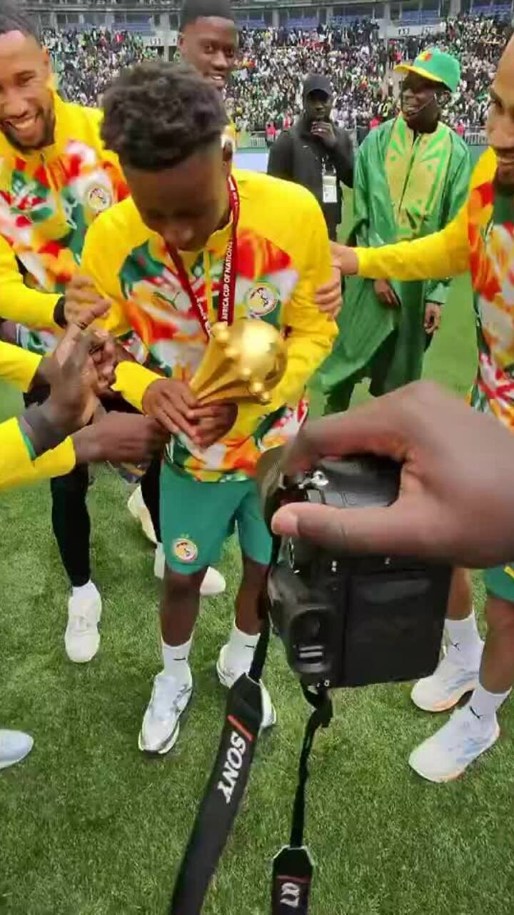 Senegal diễu hành Cup vô địch châu Phi tại Paris