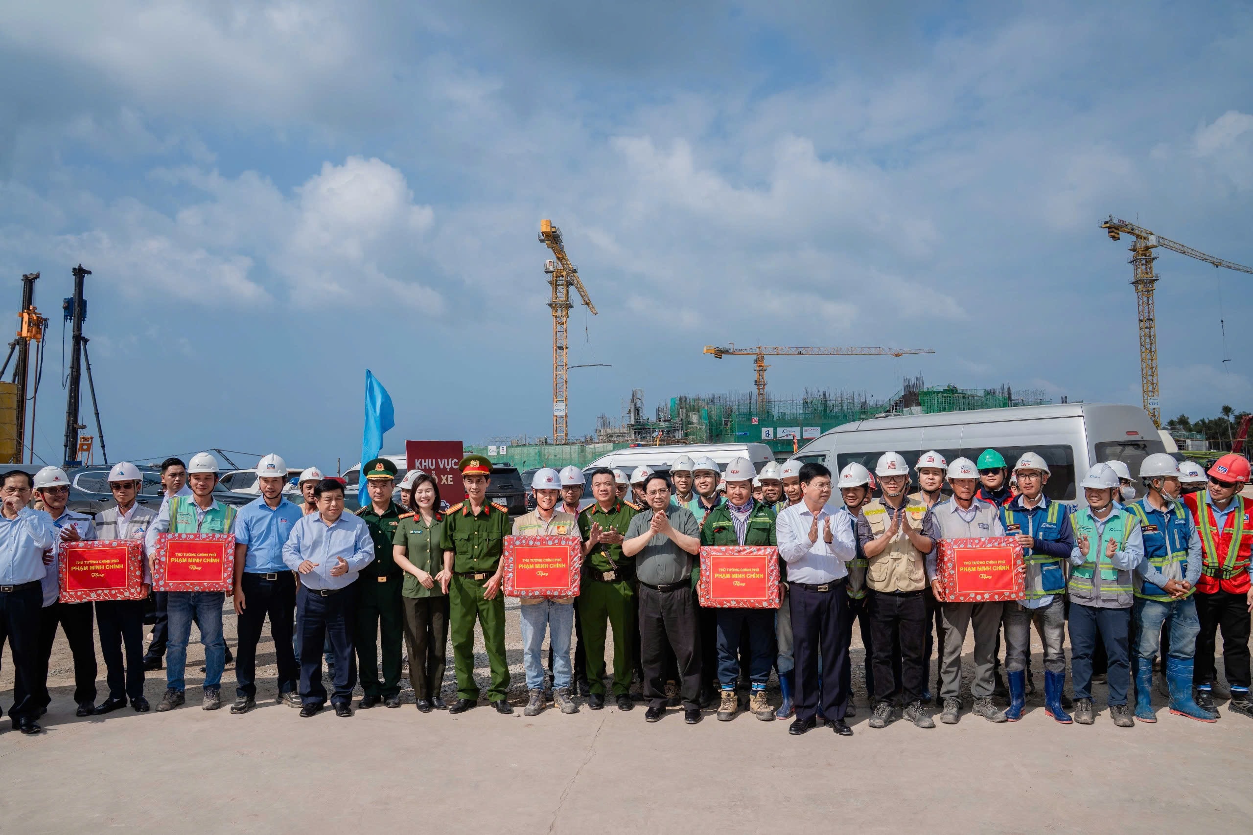 Thủ tướng Phạm Minh Chính khởi công dự án APEC 2027 tại Phú Quốc - Ảnh 12. Thủ tướng Phạm Minh Chính khởi công dự án APEC 2027 tại Phú Quốc - Ảnh 12.