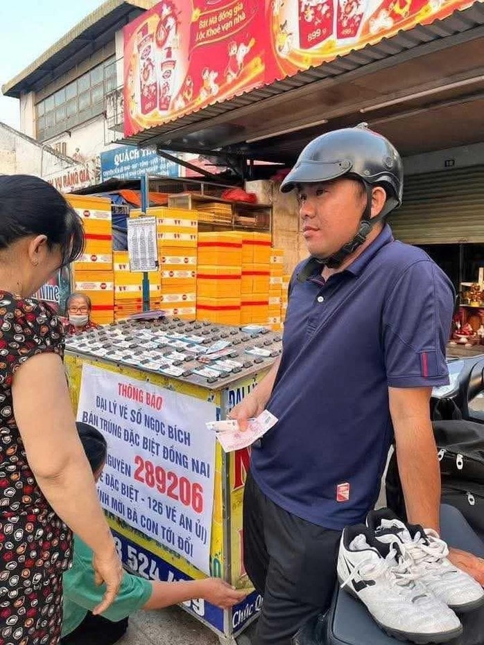 Xổ số miền Nam: Tìm người trúng giải độc đắc 28 vé TPHCM - Ảnh 1.