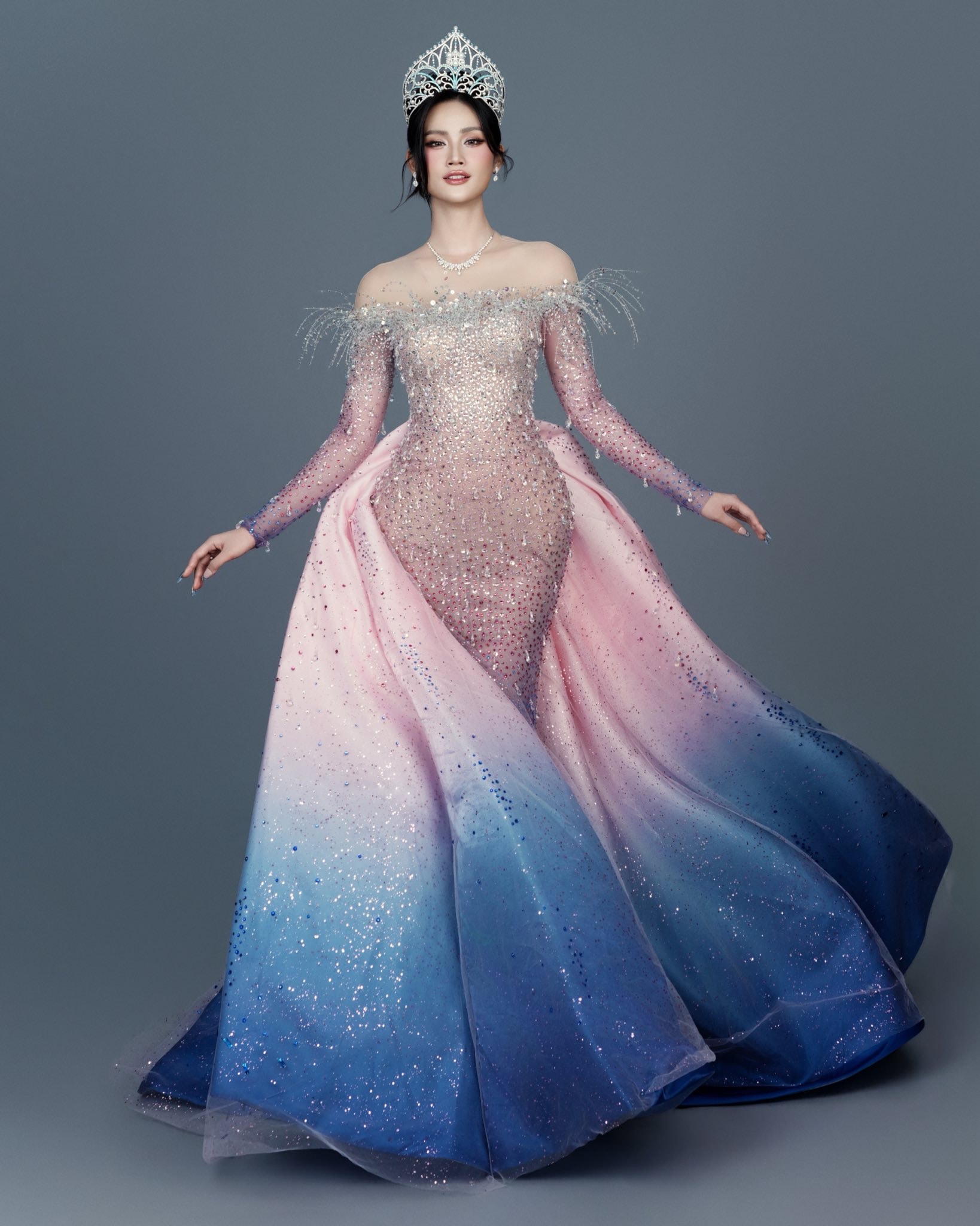 Đương kim Miss World Vietnam gây chú ý trước thềm kết thúc nhiệm kỳ- Ảnh 2. Đương kim Miss World Vietnam gây chú ý trước thềm kết thúc nhiệm kỳ- Ảnh 2.