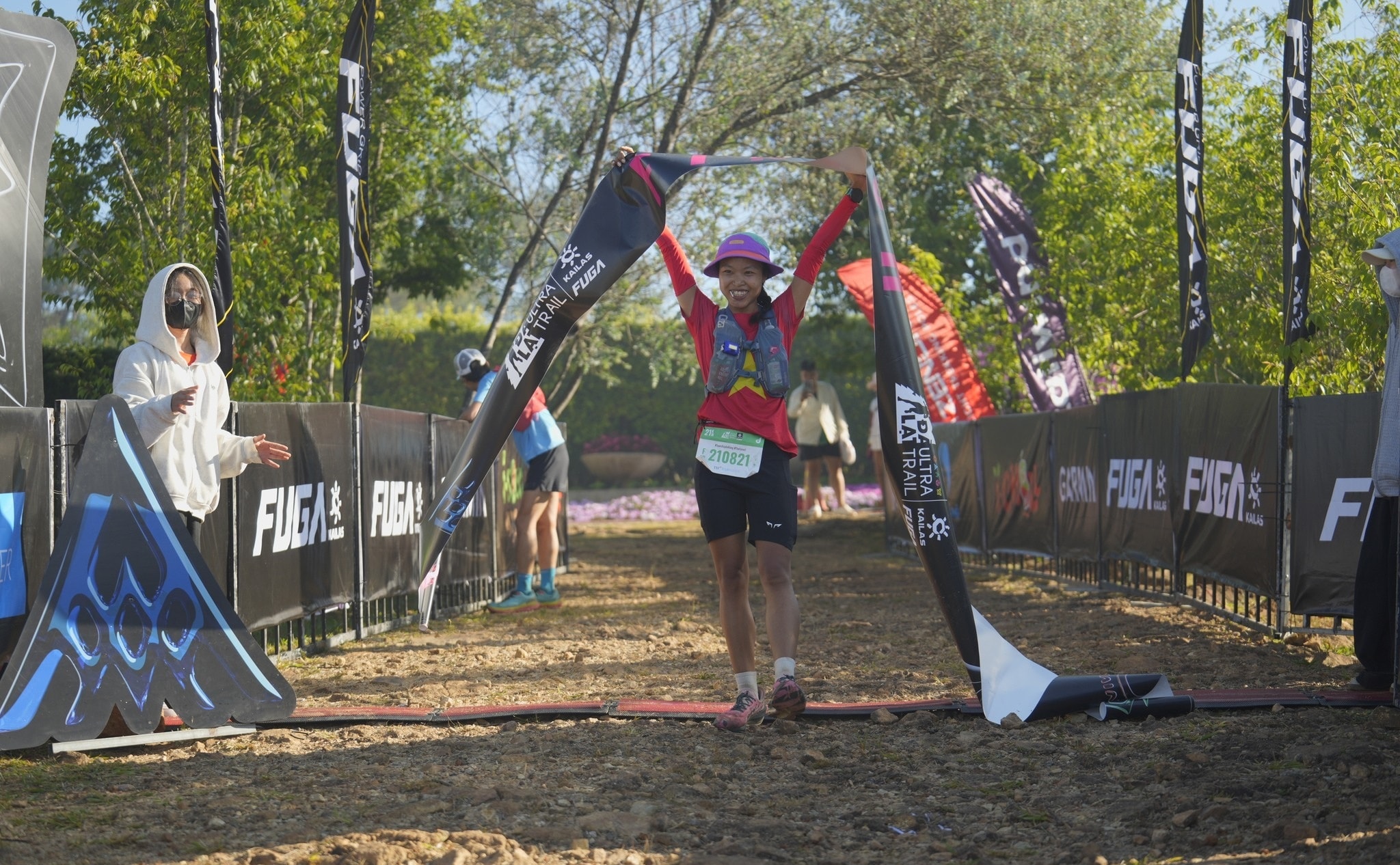 Nguyễn Thị Thùy Dương - Nữ Vận Động Viên cán đích cự ly 21km đầu tiên.