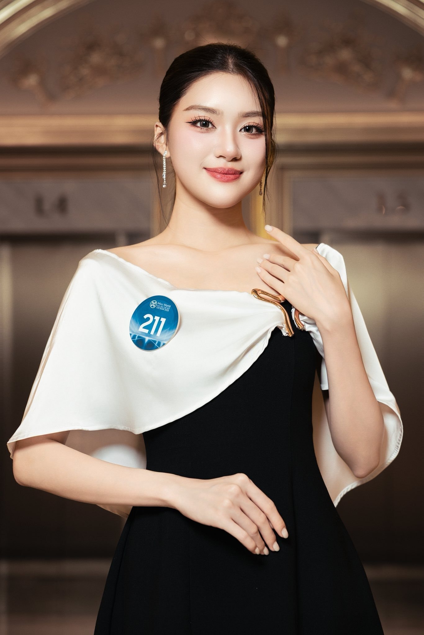 Trong suốt hành trình tại cuộc thi, Phan Phương Oanh là cái tên nổi bật, liên tục lọt top những phần thi phụ.