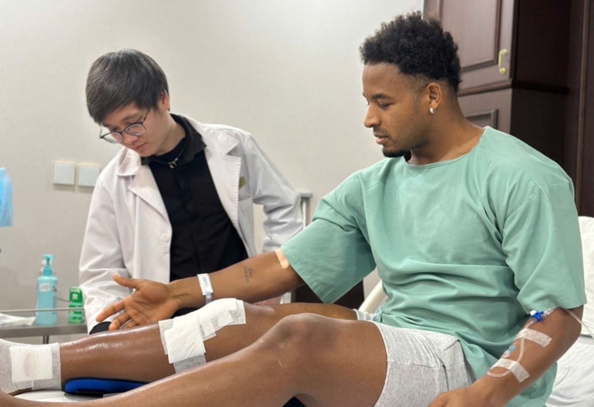 Nguyễn Xuân Son trải qua 10 tháng điều trị chấn thương.