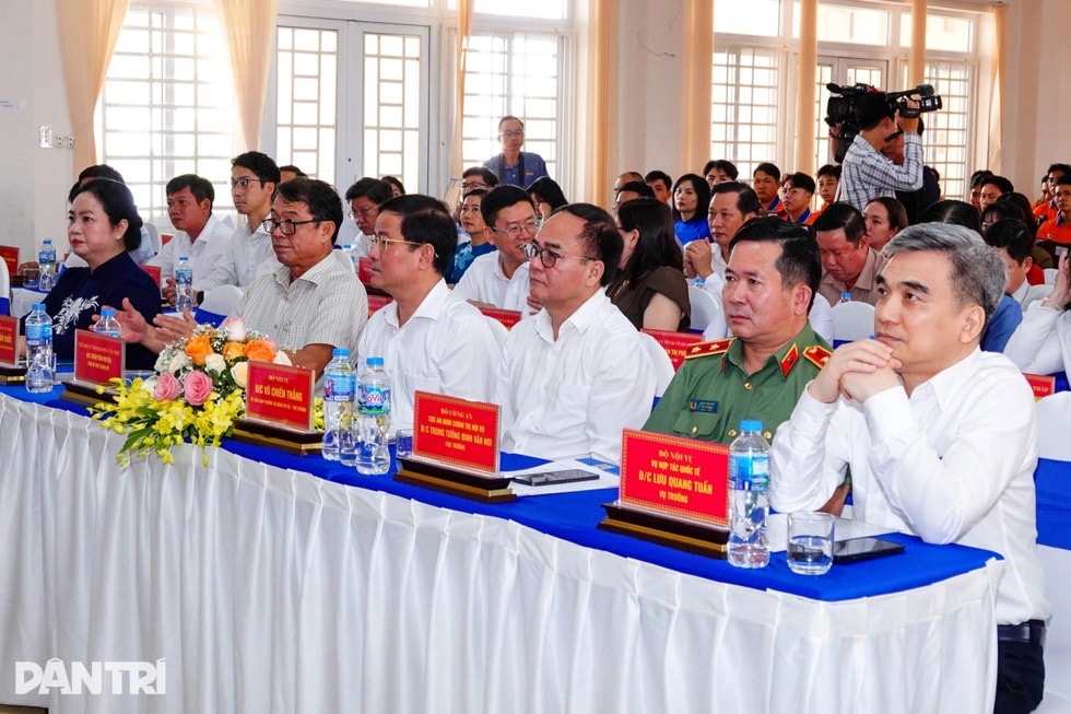 Mở rộng thị trường nhân lực trị giá 6-7 tỷ USD kiều hối về miền Tây - 2 Mở rộng thị trường nhân lực trị giá 6-7 tỷ USD kiều hối về miền Tây - 2