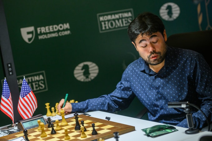 Hikaru Nakamura tỏ vẻ chán nản sau thất bại. Ảnh: FIDE