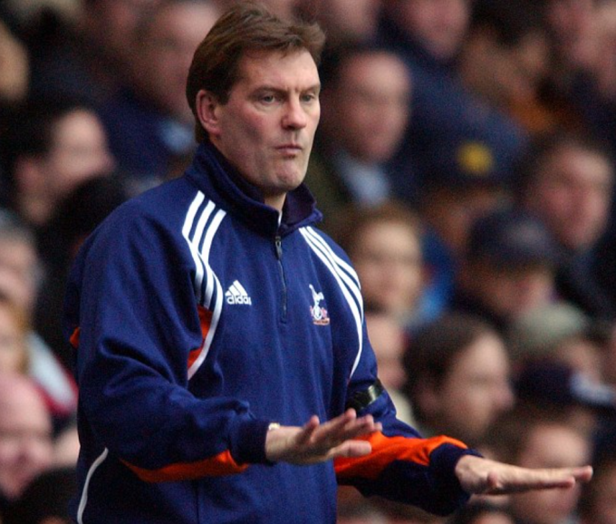 HLV Glenn Hoddle dẫn dắt Tottenham giai đoạn 2001-2003.