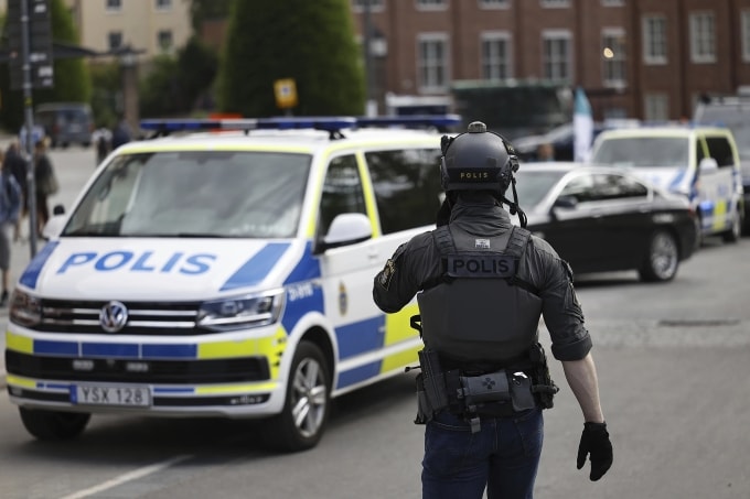Cảnh sát ở Stockholm, Thụy Điển hồi tháng 6/2024. Ảnh: AP