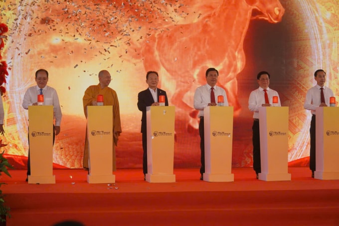 Nghi thức khởi công dự án khu công nghiệp Vàm Cống. Ảnh: Ngọc Tài